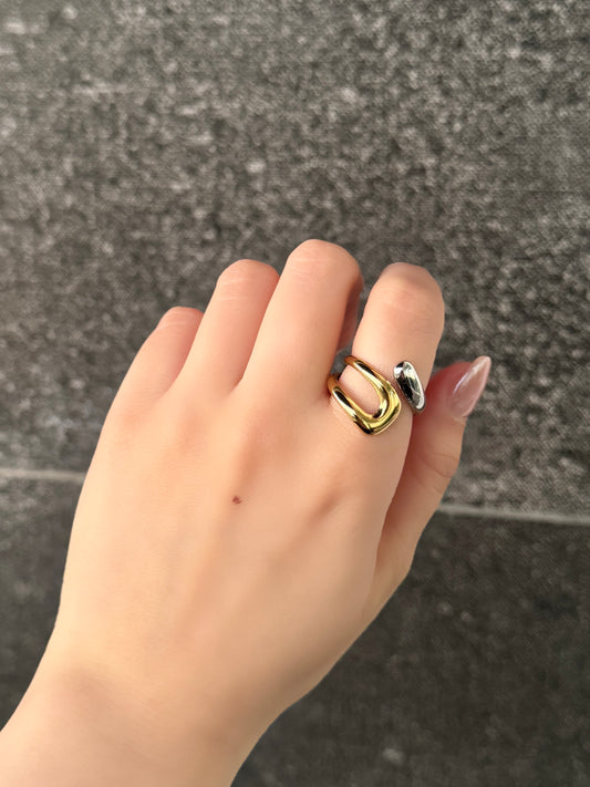 Anillo dorado con plateado