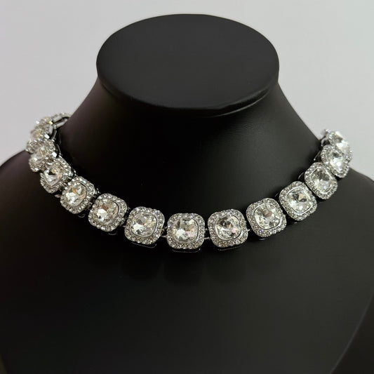 Collar cuadrado